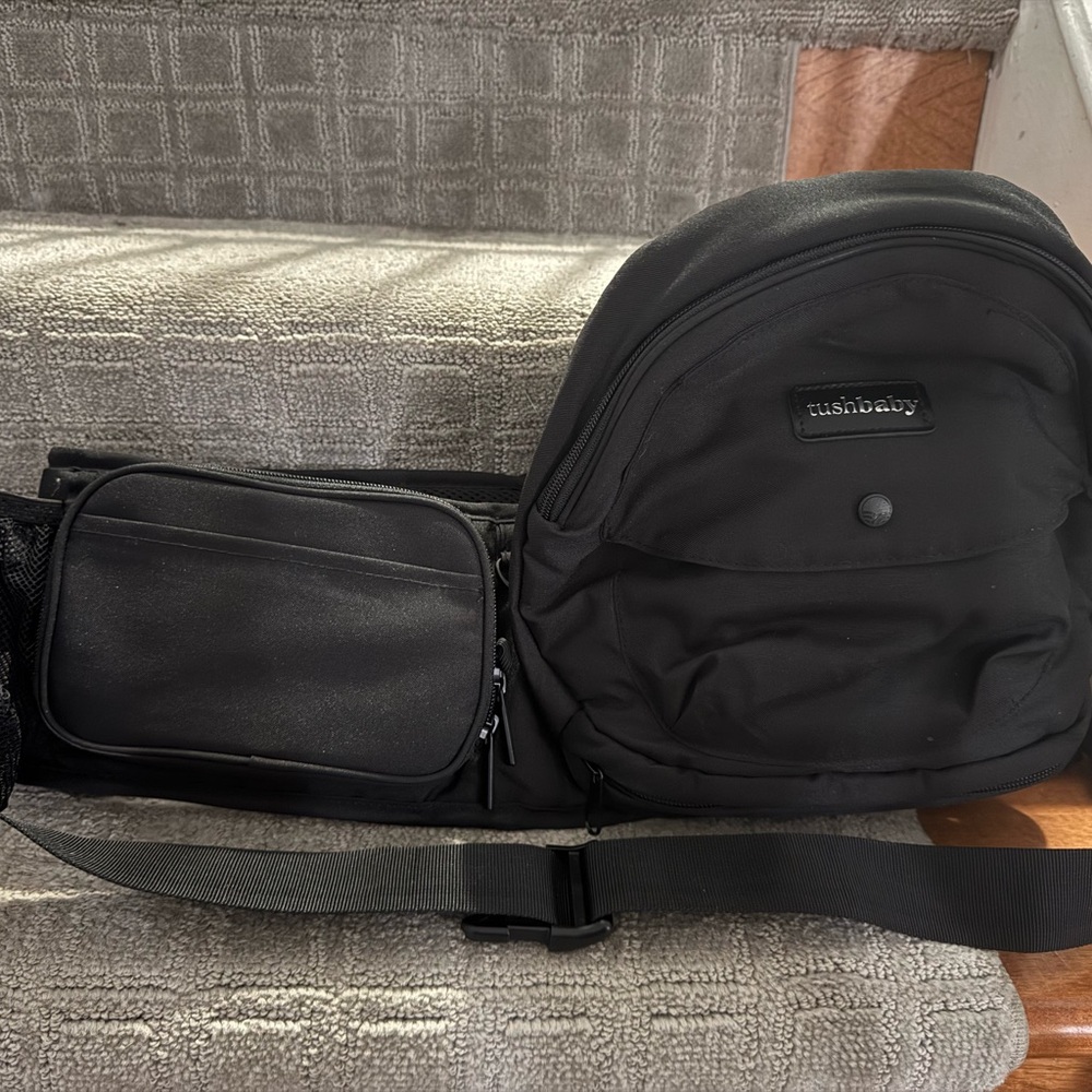 Like New! Tushbaby Baby and Toddler Hip Carrier
